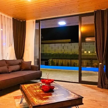 Villa Doga Icerisinde Lueks Madeline